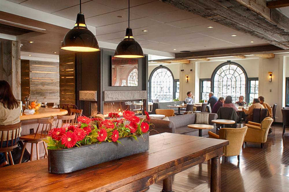 https://exec.tuck.dartmouth.edu/images/pine-restaurant2.jpg